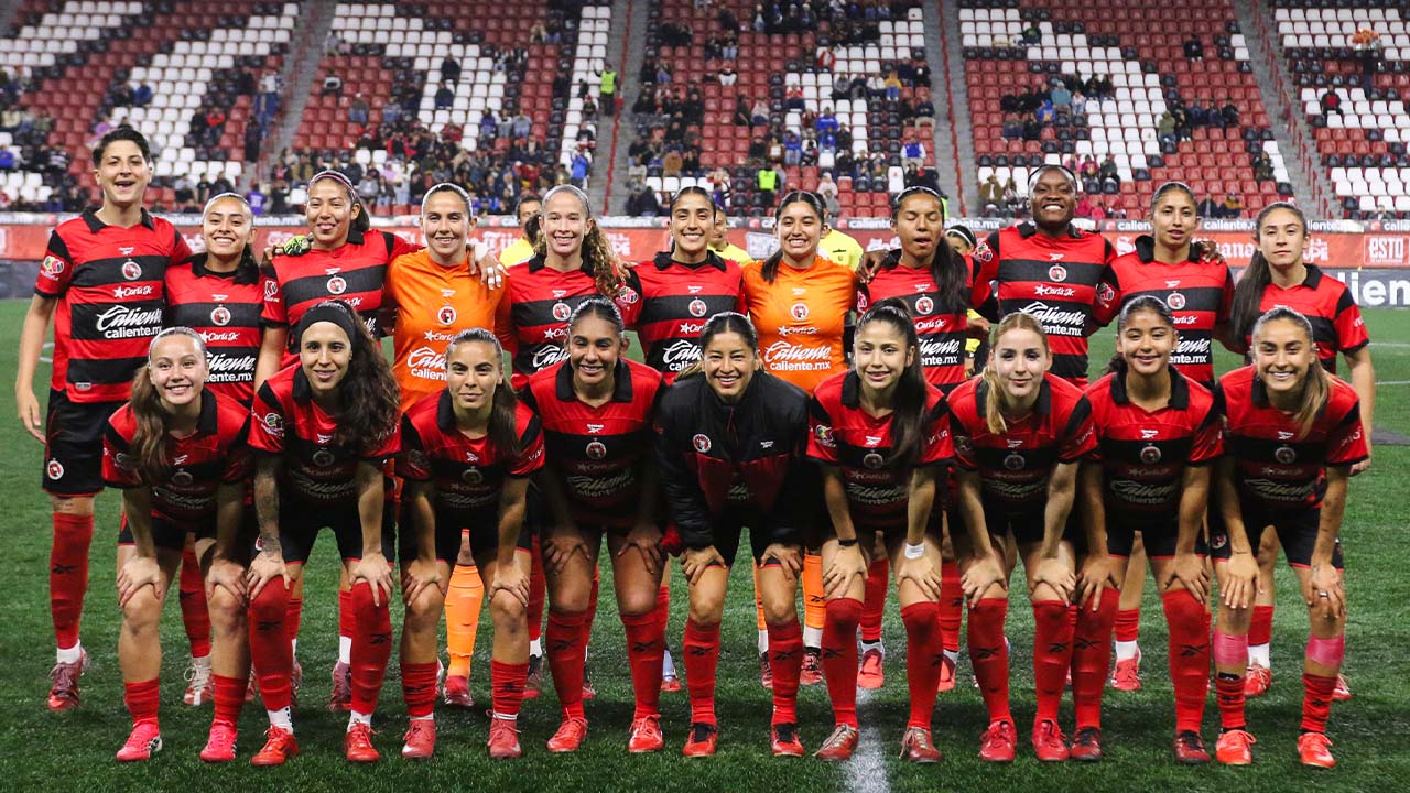 Las rojinegras recibieron a las capitalinas.